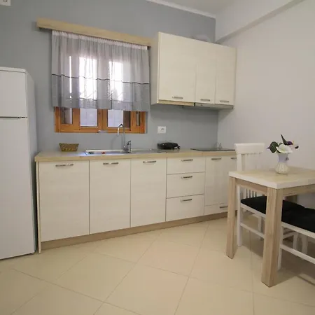 Apartments,vila ساراندا